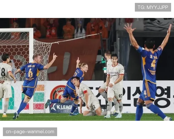 上海申花受困伤病阵容不整 斯卢茨基变阵拉唐回撤前腰效果有限 上海申花受困伤病阵容不整 斯卢茨基变阵拉唐回撤前腰效果有限